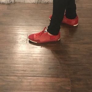 I’m selling Louis Vuitton men’s shoe.